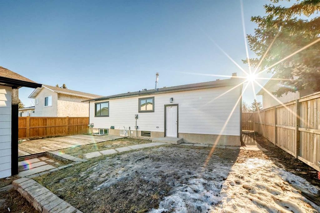 116 Rundlecairn Rise Ne, Calgary, AB - Outdoor With Exterior