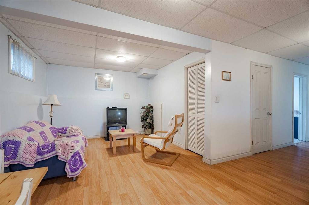 3152 Blakiston Drive Nw, Calgary, AB - Indoor