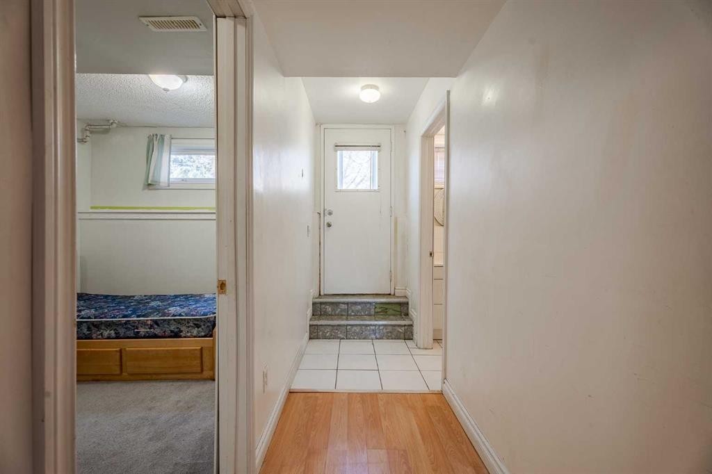 3152 Blakiston Drive Nw, Calgary, AB - Indoor Photo Showing Other Room