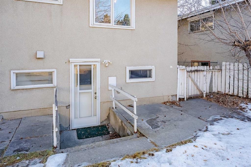 3152 Blakiston Drive Nw, Calgary, AB - Outdoor With Exterior