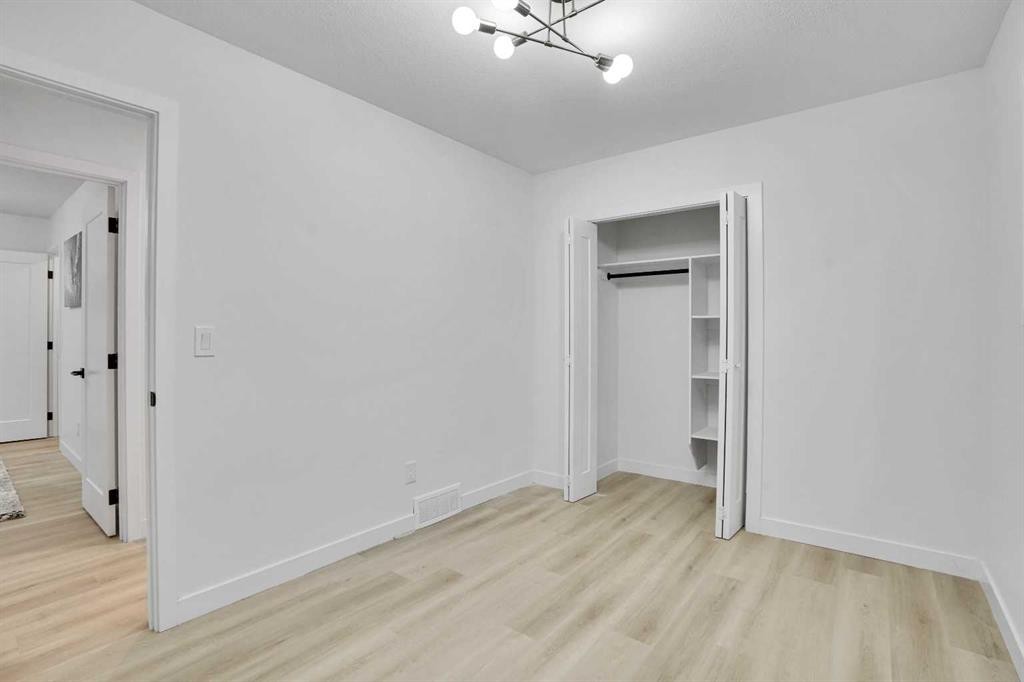 52 Franklin Drive Se, Calgary, AB - Indoor Photo Showing Other Room