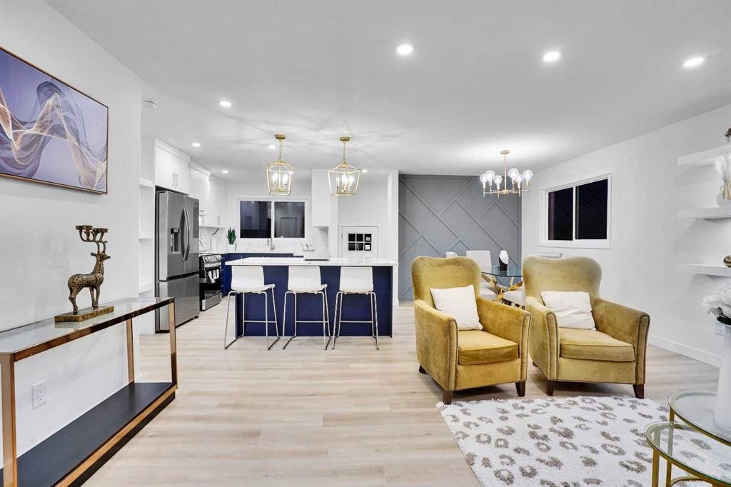 52 Franklin Drive Se, Calgary, AB - Indoor