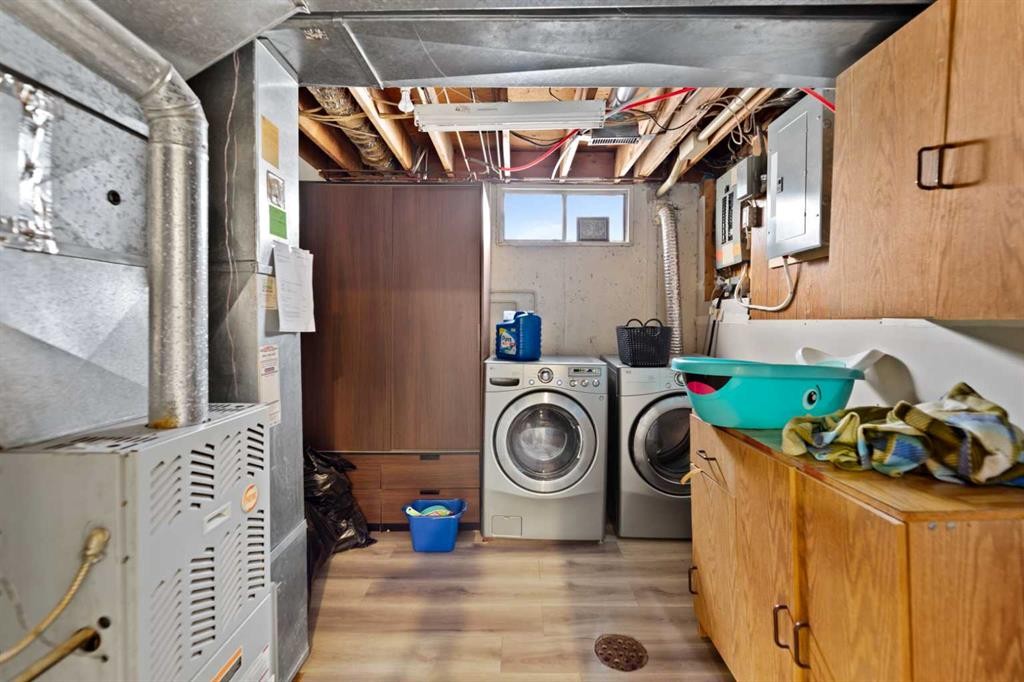892 Abbotsford Drive Ne, Calgary, AB - Indoor Photo Showing Laundry Room