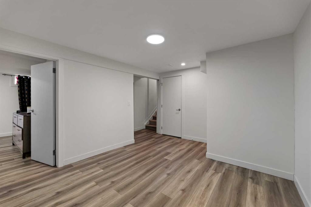 892 Abbotsford Drive Ne, Calgary, AB - Indoor Photo Showing Other Room