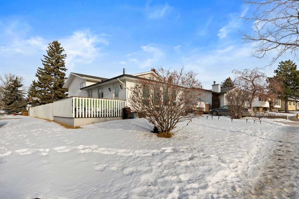 892 Abbotsford Drive Ne, Calgary, AB - Outdoor