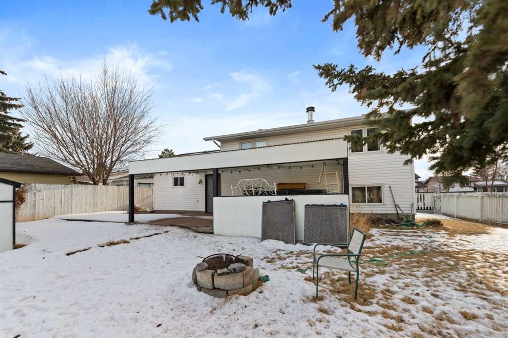 892 Abbotsford Drive Ne, Calgary, AB - Outdoor