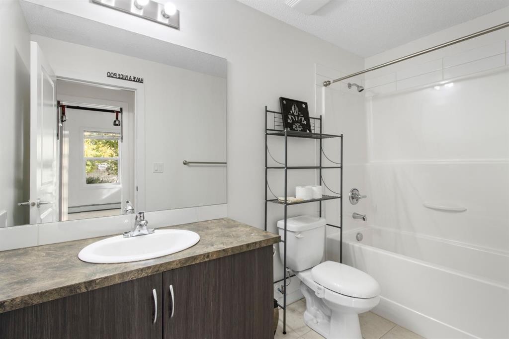 105-100 Cranfield Common Se, Calgary, AB - Indoor Photo Showing Bathroom