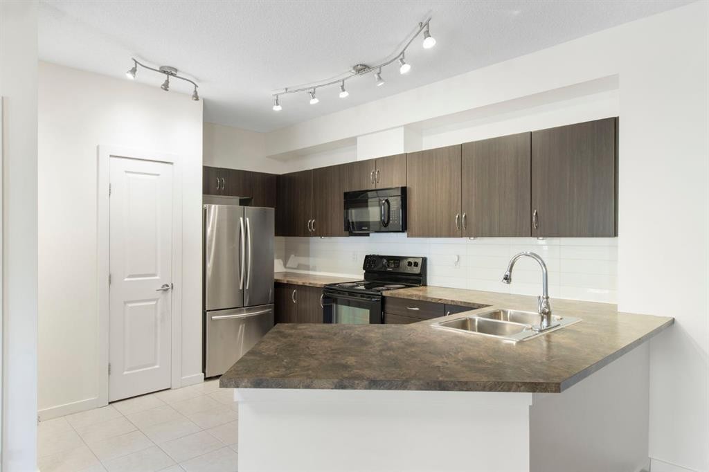 105-100 Cranfield Common Se, Calgary, AB - Indoor Photo Showing Kitchen With Double Sink