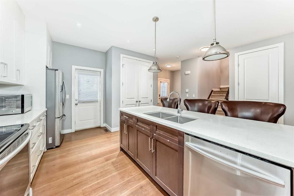 512 Baysprings Lane Sw, Airdrie, AB - Indoor Photo Showing Kitchen With Double Sink With Upgraded Kitchen