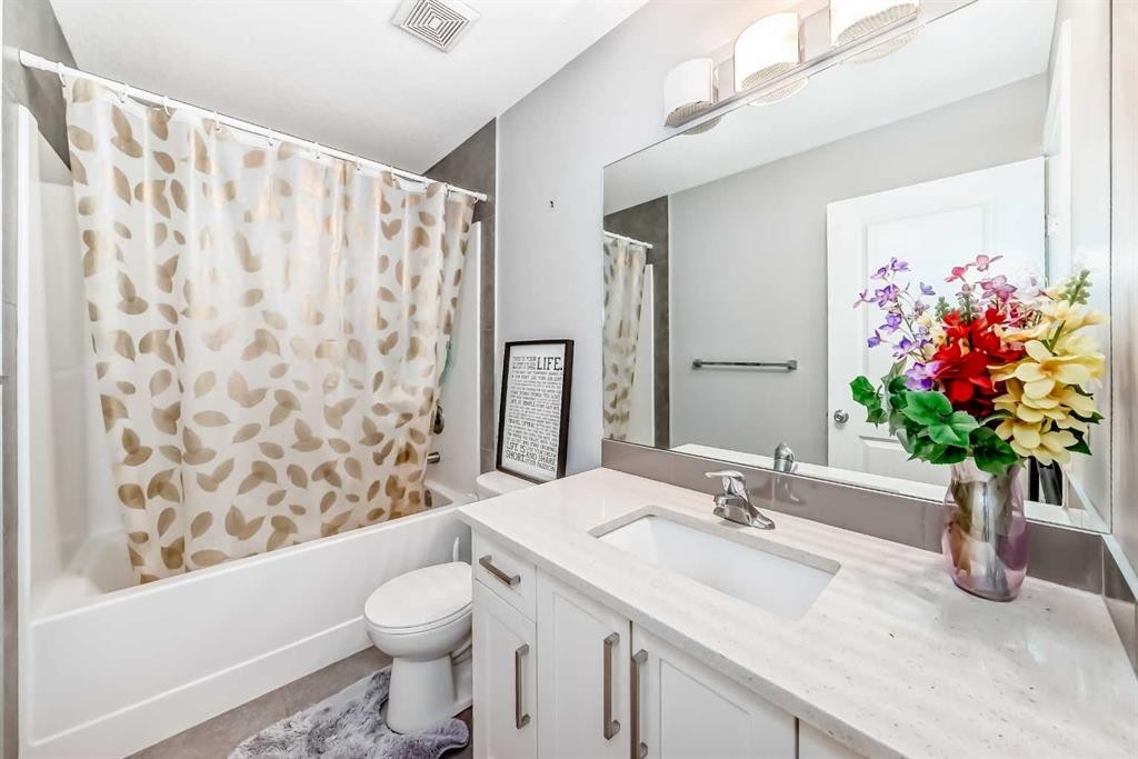512 Baysprings Lane Sw, Airdrie, AB - Indoor Photo Showing Bathroom