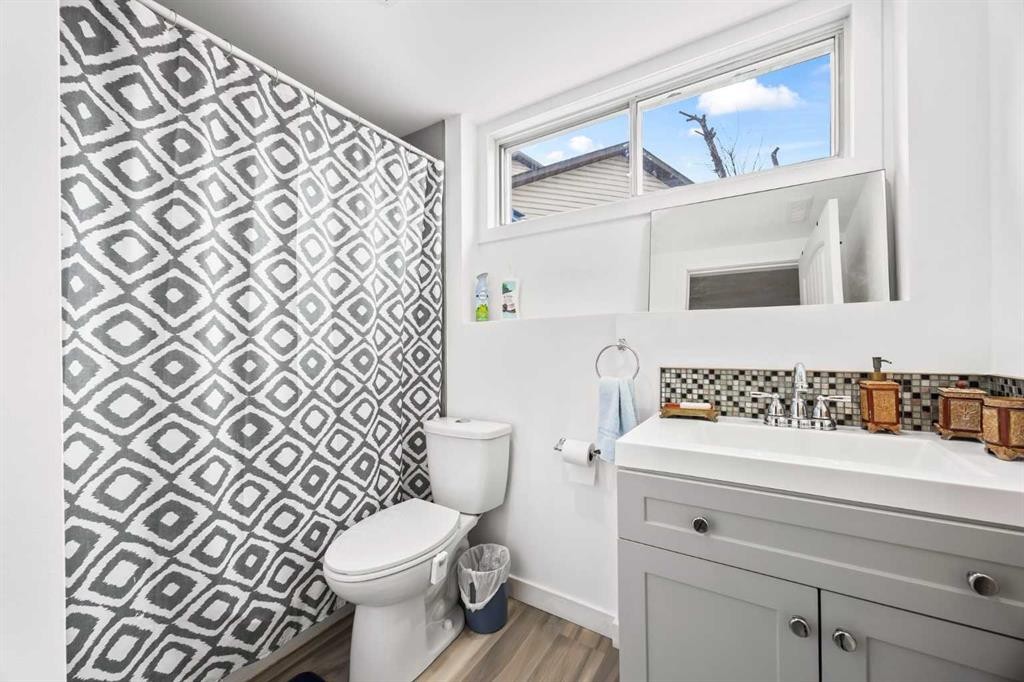 44 Taraglen Place Ne, Calgary, AB - Indoor Photo Showing Bathroom