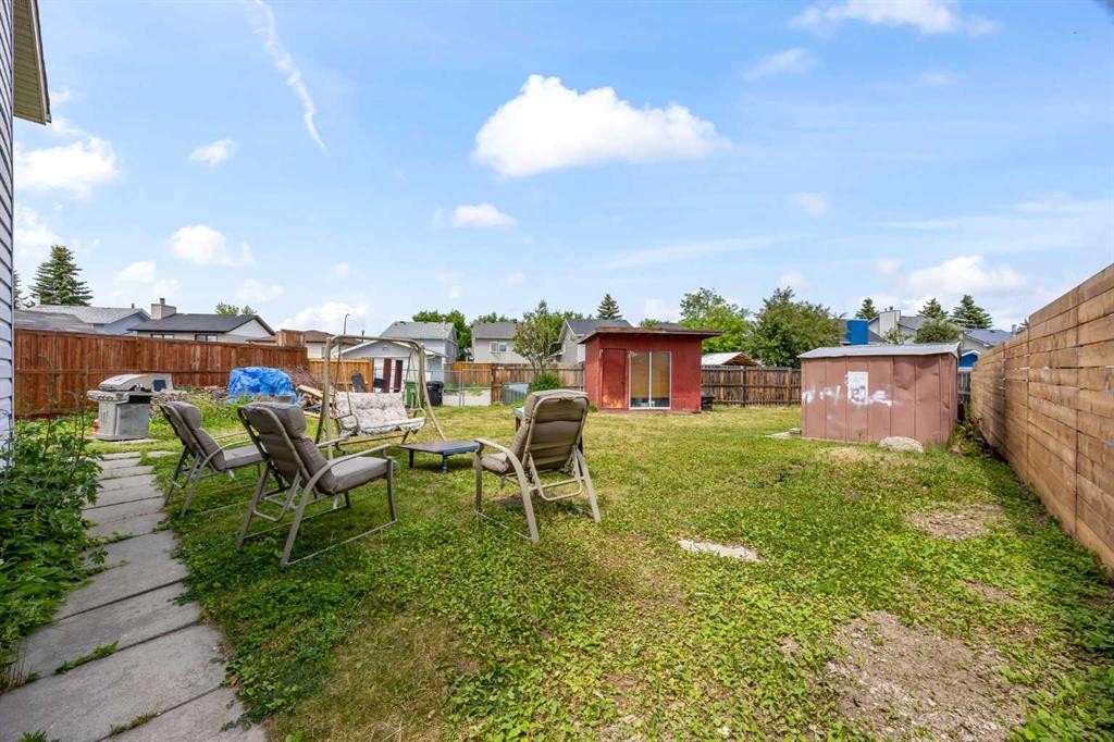 44 Taraglen Place Ne, Calgary, AB - Outdoor