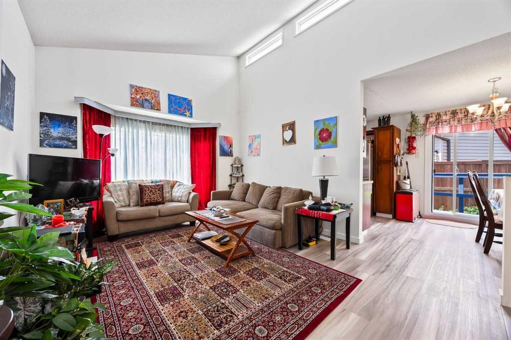 44 Taraglen Place Ne, Calgary, AB - Indoor Photo Showing Living Room