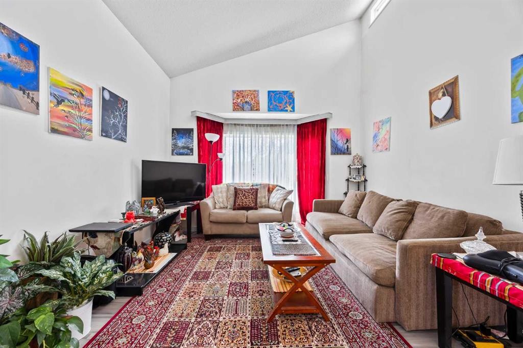 44 Taraglen Place Ne, Calgary, AB - Indoor Photo Showing Living Room