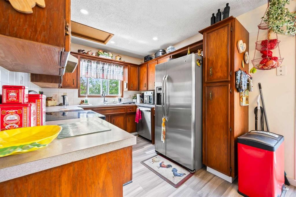 44 Taraglen Place Ne, Calgary, AB - Indoor Photo Showing Kitchen