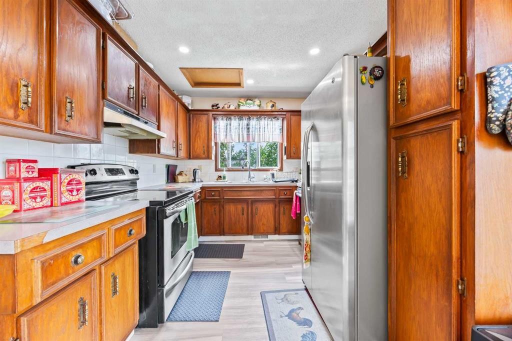 44 Taraglen Place Ne, Calgary, AB - Indoor Photo Showing Kitchen