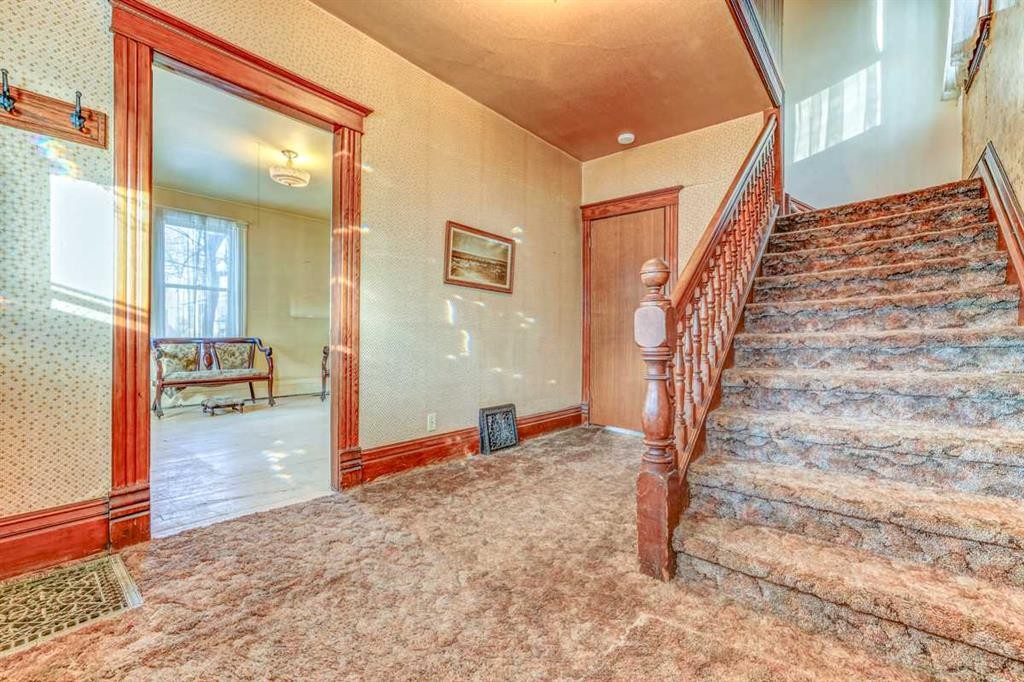 1016 8 Avenue Se, Calgary, AB - Indoor Photo Showing Other Room