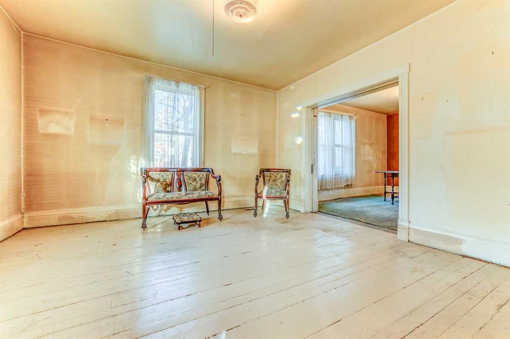 1016 8 Avenue Se, Calgary, AB - Indoor Photo Showing Other Room