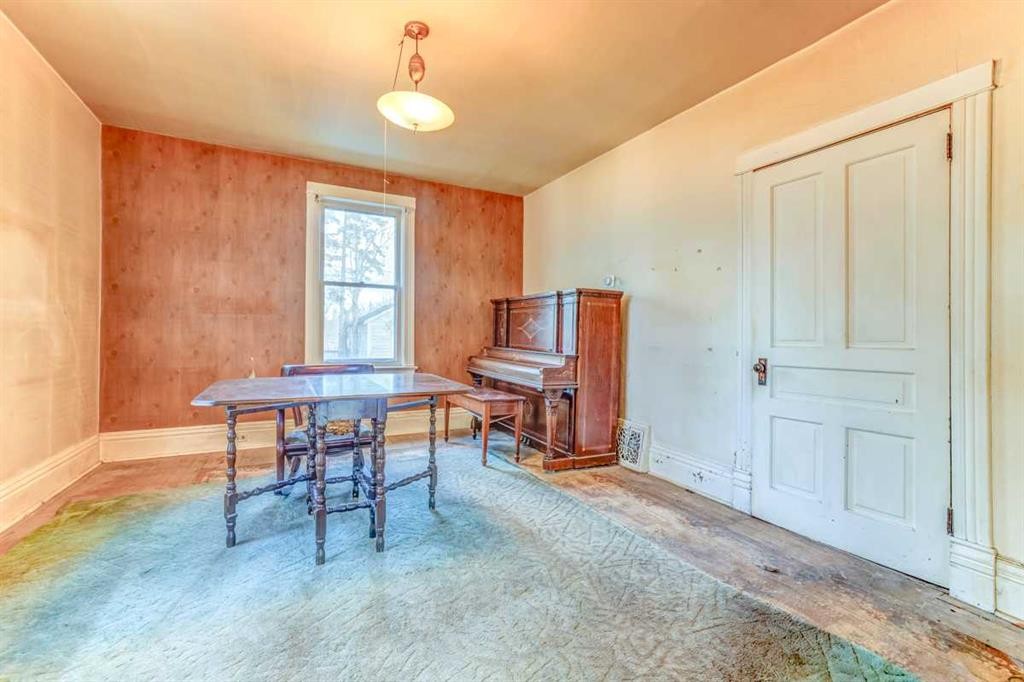 1016 8 Avenue Se, Calgary, AB - Indoor Photo Showing Other Room