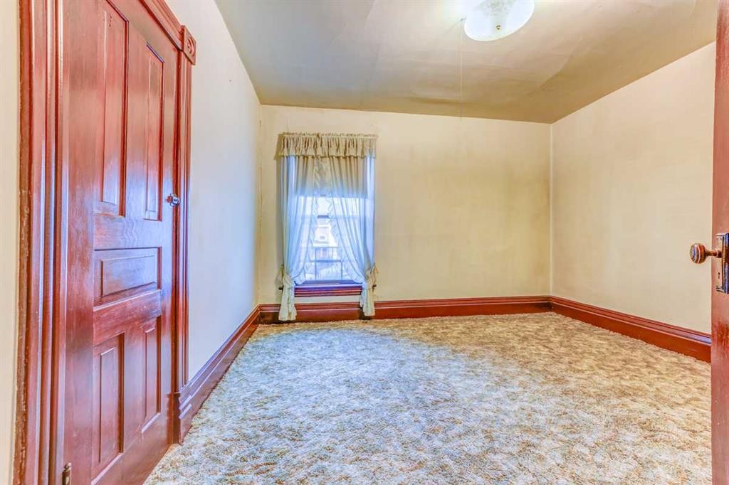 1016 8 Avenue Se, Calgary, AB - Indoor Photo Showing Other Room