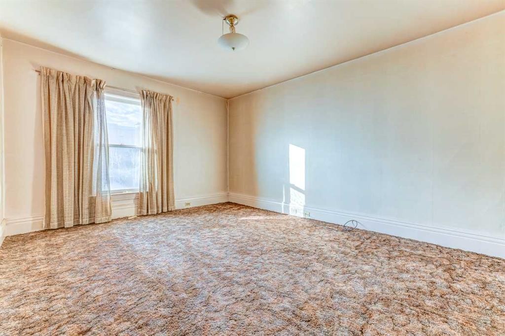 1016 8 Avenue Se, Calgary, AB - Indoor Photo Showing Other Room