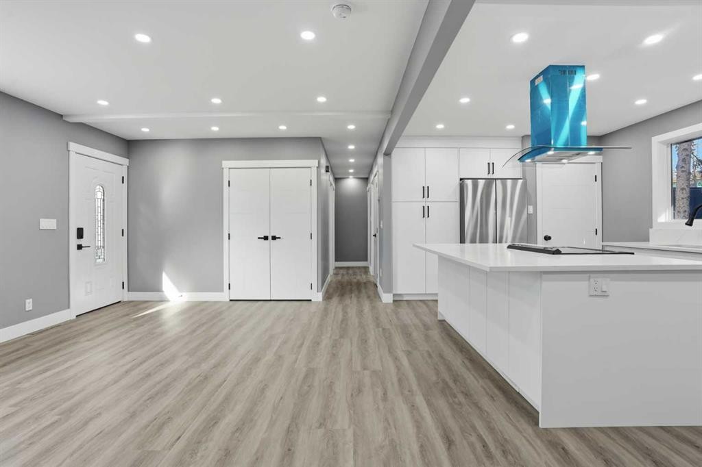 2004 18 Street Nw, Calgary, AB - Indoor