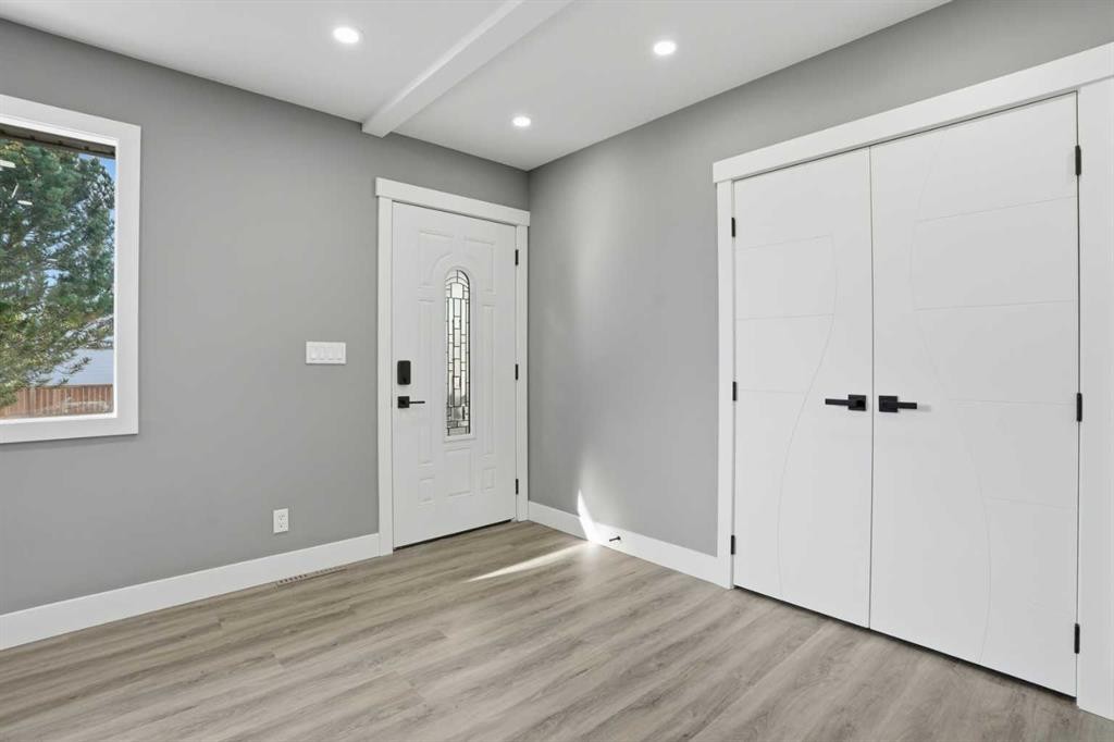 2004 18 Street Nw, Calgary, AB - Indoor Photo Showing Other Room