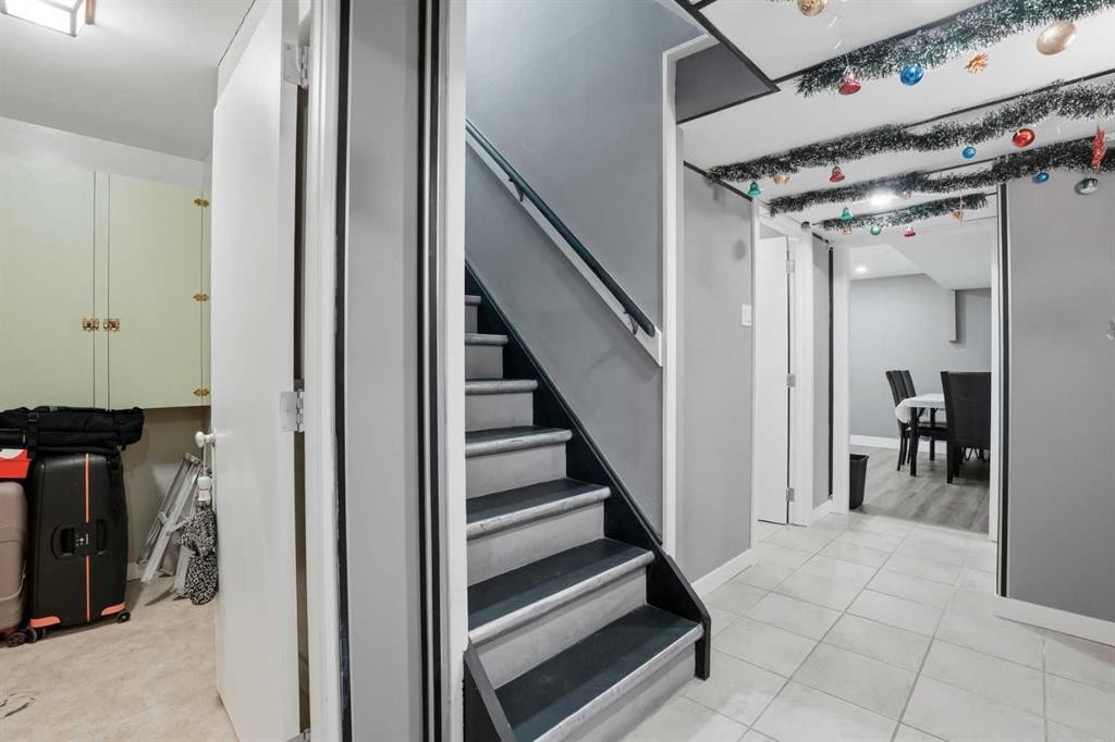 2004 18 Street Nw, Calgary, AB - Indoor Photo Showing Other Room