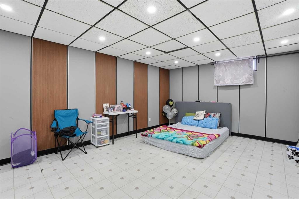 2004 18 Street Nw, Calgary, AB - Indoor Photo Showing Other Room