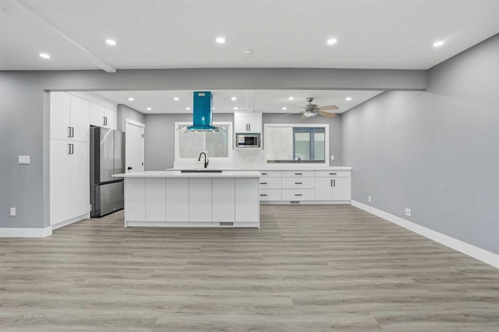 2004 18 Street Nw, Calgary, AB - Indoor Photo Showing Kitchen