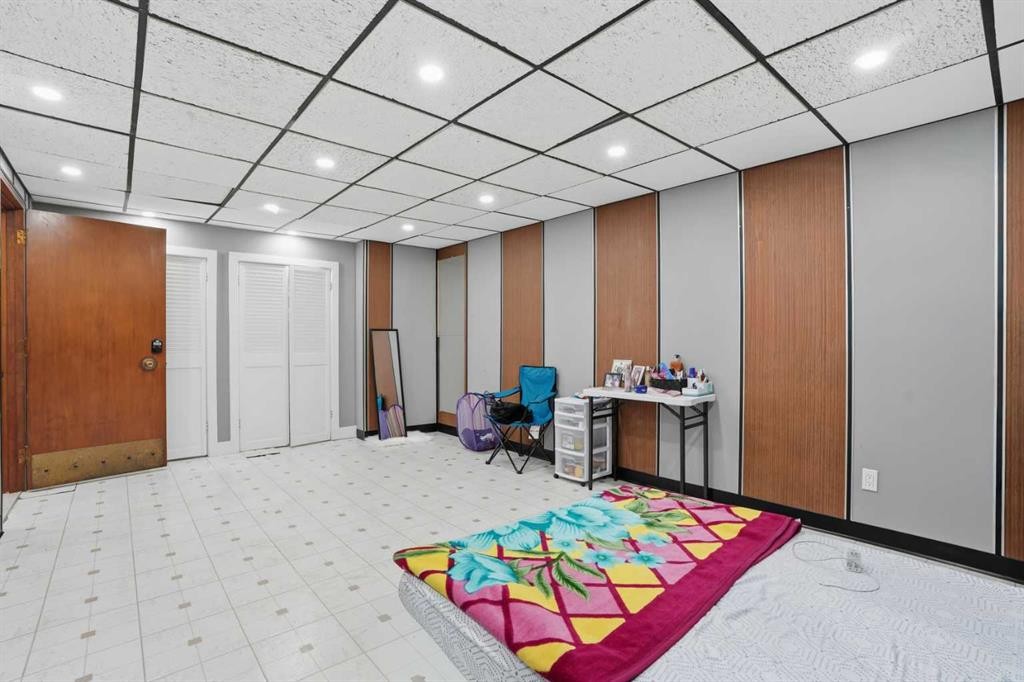 2004 18 Street Nw, Calgary, AB - Indoor Photo Showing Other Room