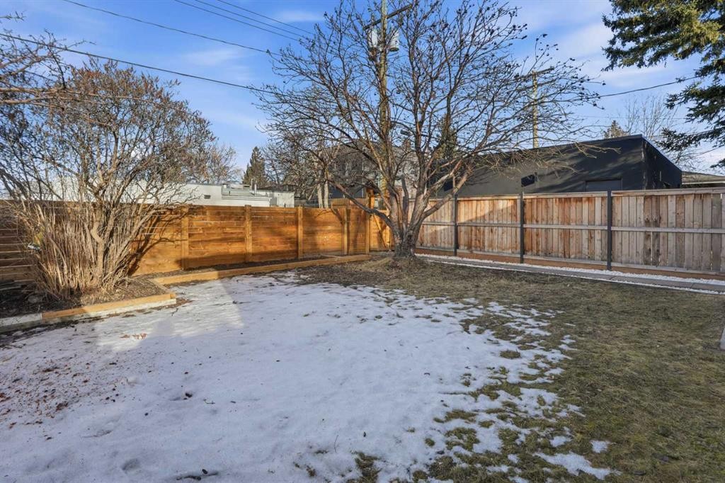 2004 18 Street Nw, Calgary, AB - Outdoor