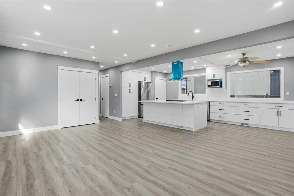 2004 18 Street Nw, Calgary, AB - Indoor Photo Showing Kitchen With Upgraded Kitchen