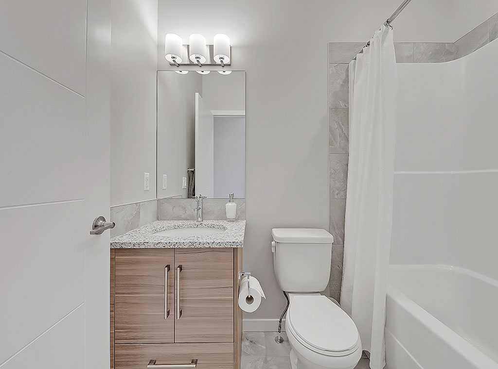 117 Nolancrest Common Nw, Calgary, AB - Indoor Photo Showing Bathroom