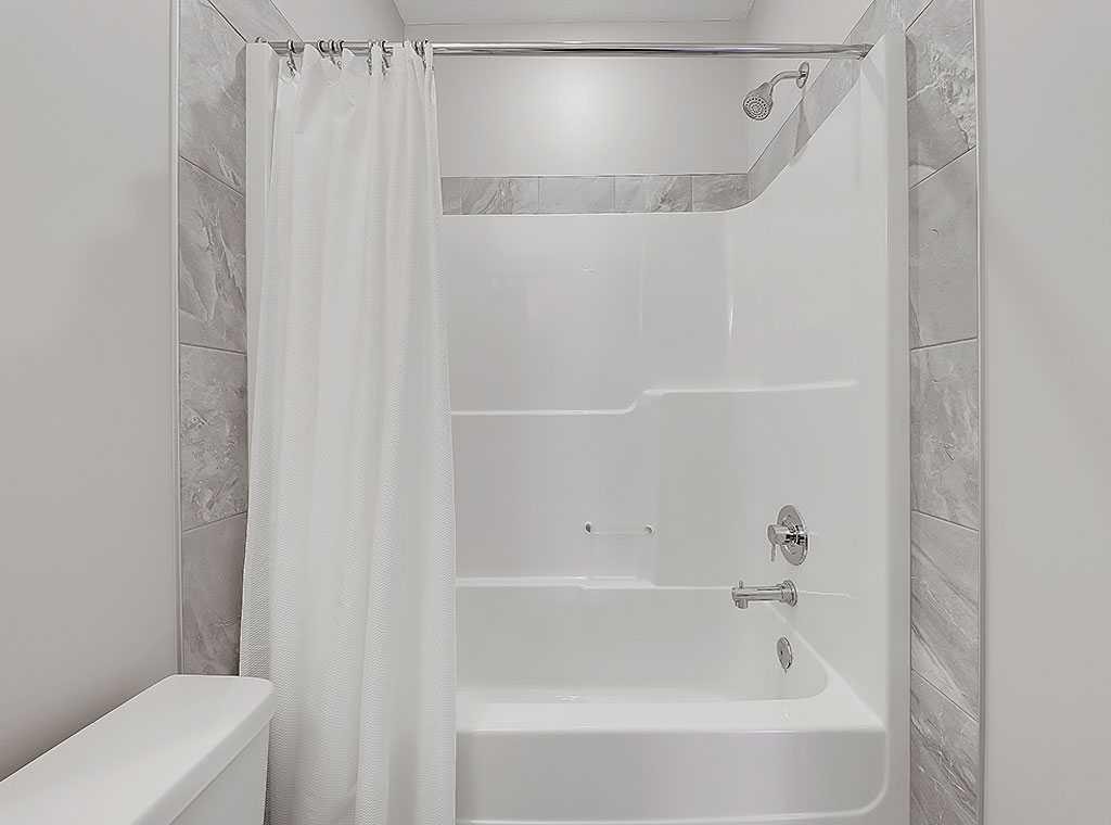 117 Nolancrest Common Nw, Calgary, AB - Indoor Photo Showing Bathroom