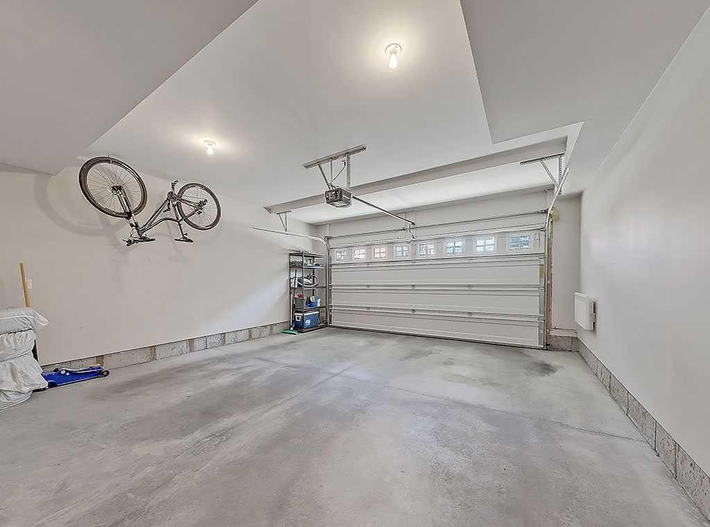 117 Nolancrest Common Nw, Calgary, AB - Indoor Photo Showing Garage