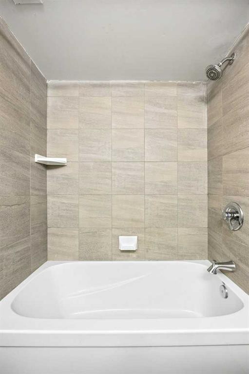 307-816 89 Avenue Sw, Calgary, AB - Indoor Photo Showing Bathroom