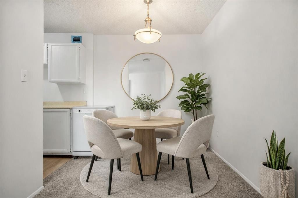 307-816 89 Avenue Sw, Calgary, AB - Indoor Photo Showing Dining Room