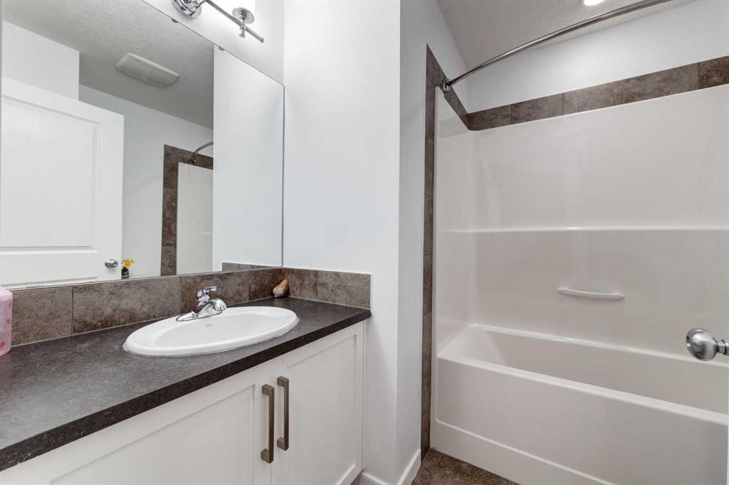 110 Sage Bank Grove Nw, Calgary, AB - Indoor Photo Showing Bathroom