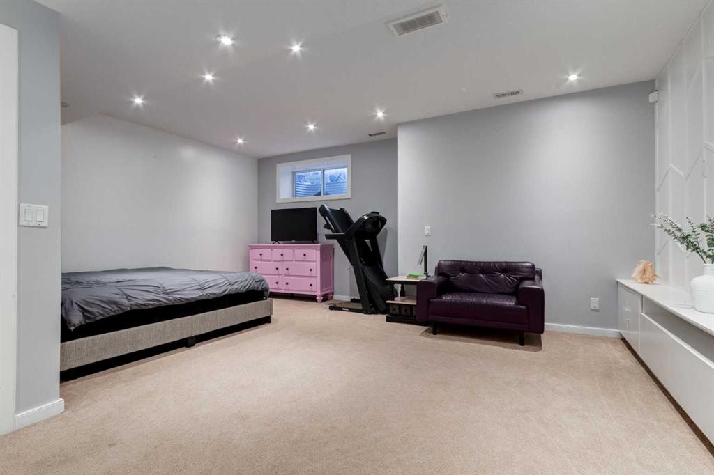 110 Sage Bank Grove Nw, Calgary, AB - Indoor Photo Showing Bedroom