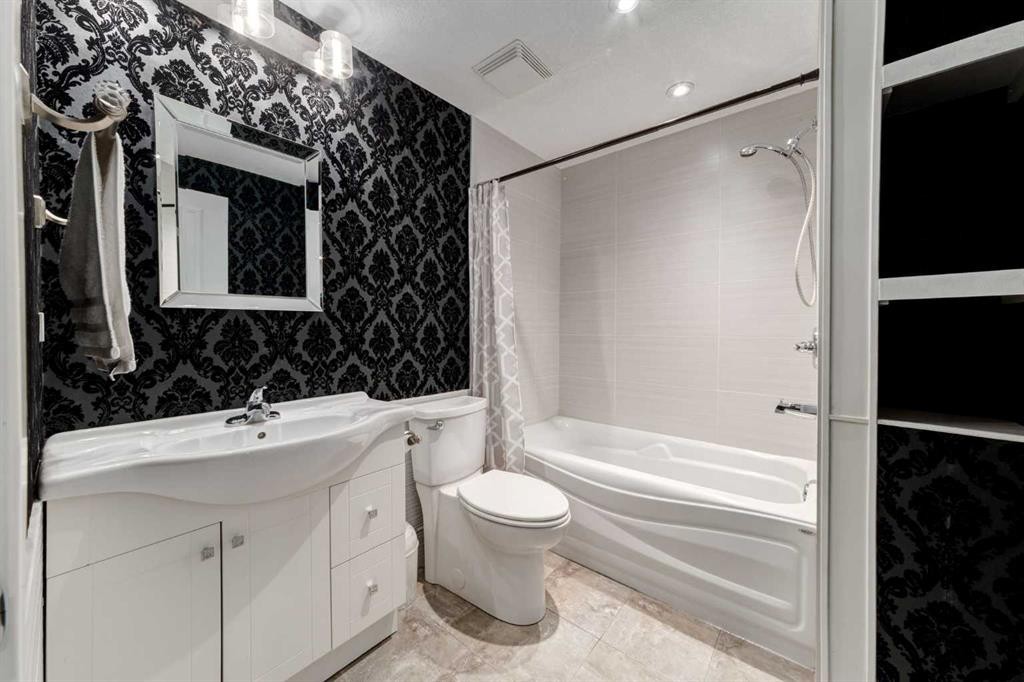 110 Sage Bank Grove Nw, Calgary, AB - Indoor Photo Showing Bathroom
