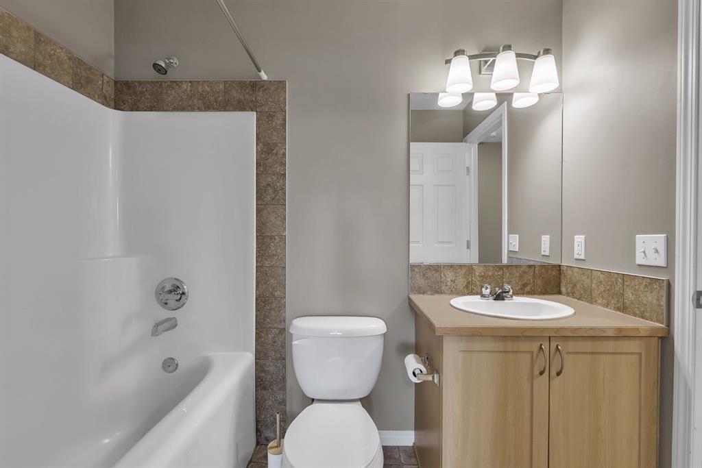 106 Ranch Ridge Meadow, Strathmore, AB - Indoor Photo Showing Bathroom