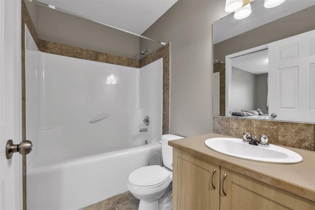106 Ranch Ridge Meadow, Strathmore, AB - Indoor Photo Showing Bathroom