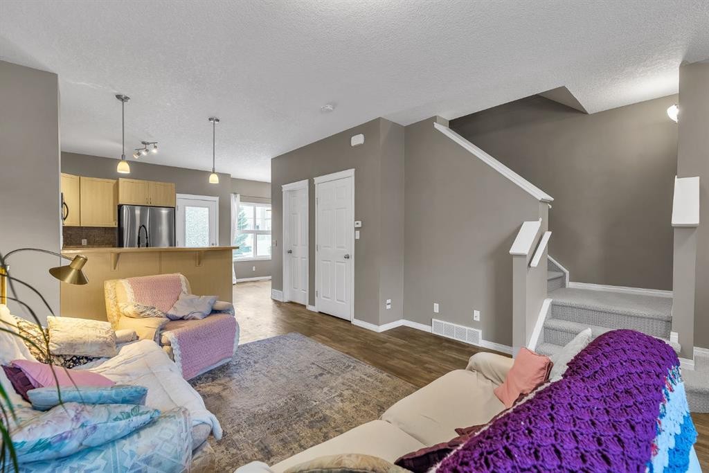 106 Ranch Ridge Meadow, Strathmore, AB - Indoor Photo Showing Living Room