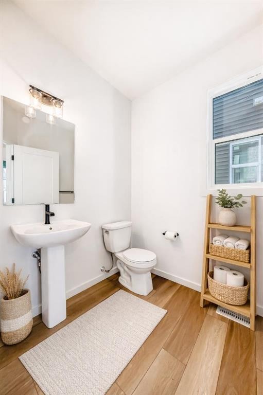 63 Creekside Path Sw, Calgary, AB - Indoor Photo Showing Bathroom