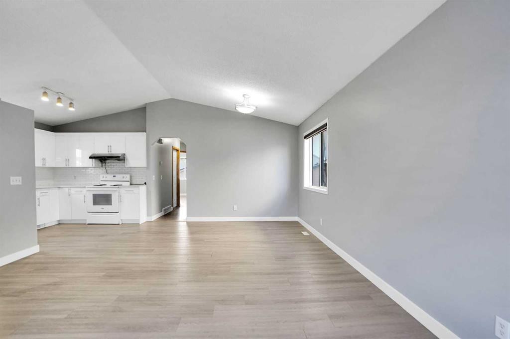 1134 Martindale Boulevard Ne, Calgary, AB - Indoor Photo Showing Kitchen