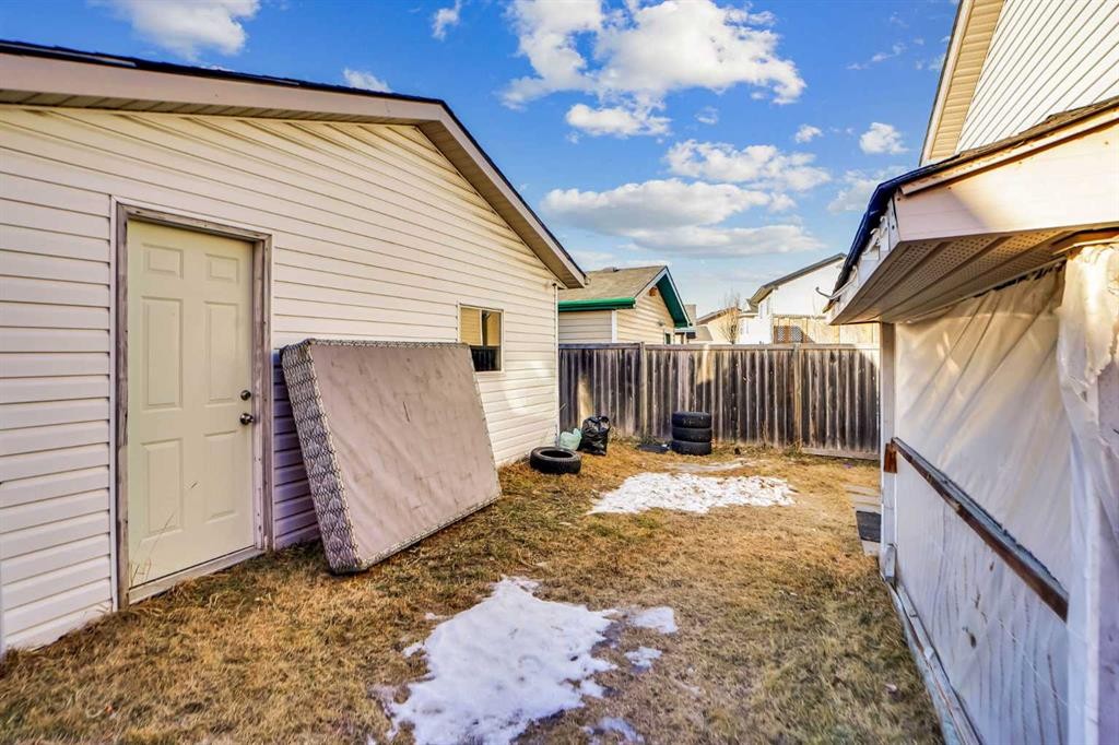 1134 Martindale Boulevard Ne, Calgary, AB - Outdoor With Exterior