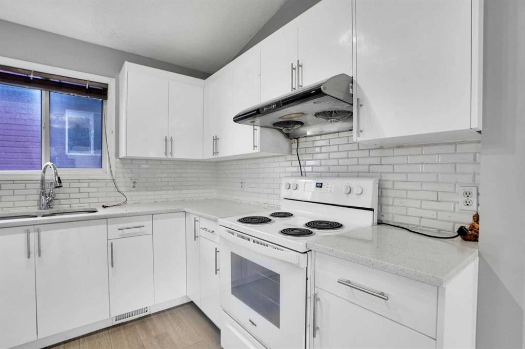 1134 Martindale Boulevard Ne, Calgary, AB - Indoor Photo Showing Kitchen