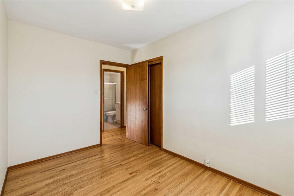 111 27 Avenue Nw, Calgary, AB - Indoor Photo Showing Other Room