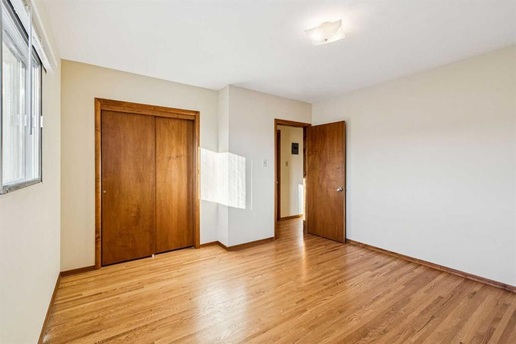 111 27 Avenue Nw, Calgary, AB - Indoor Photo Showing Other Room